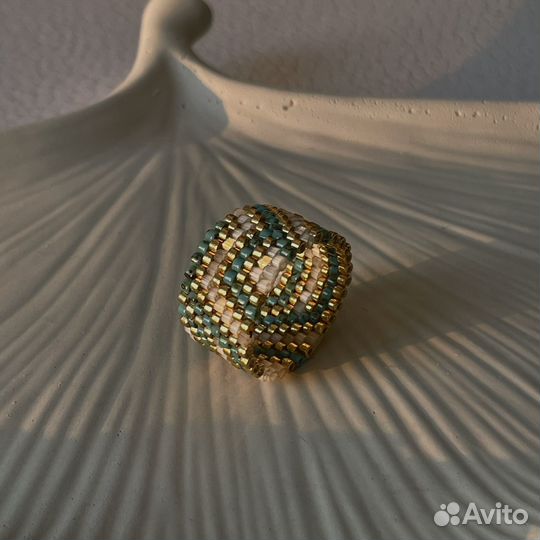 Создаю стильные украшения из бисера