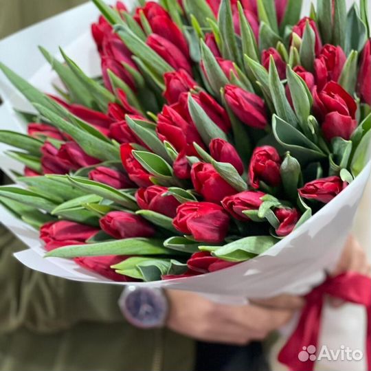 Букет из 45 красных тюльпанов