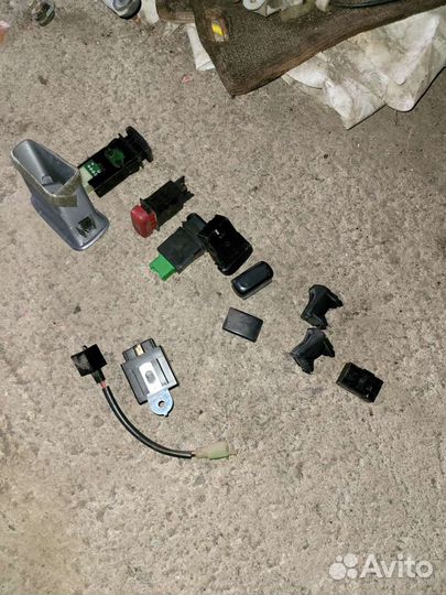 Кнопки в торпеде на шевроле тракер 2001г