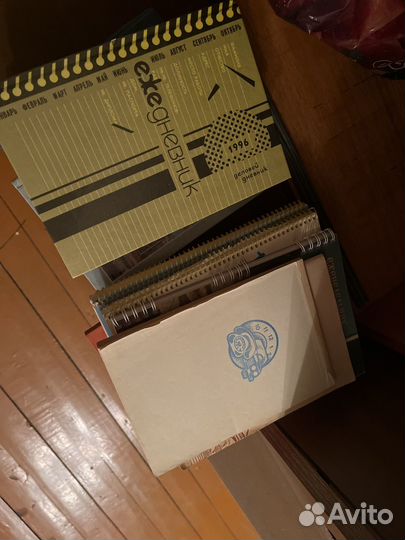 Ежедневники и блокноты чистые