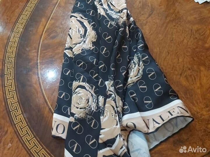 Платок шелковый бренд