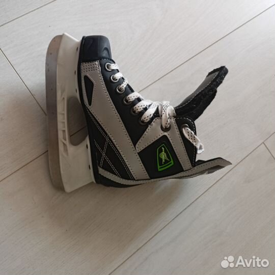 Хоккейные коньки