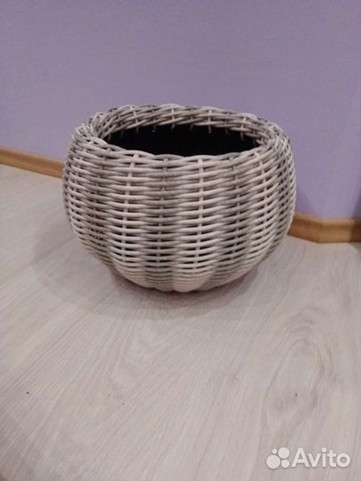 Кашпо из ротанга