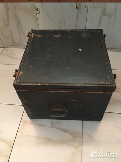 Сундук старинный