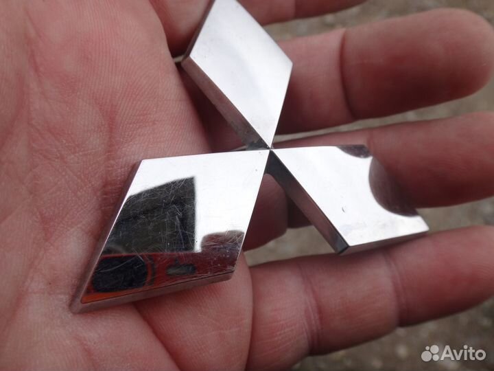 Митсубиси Эмблема задняя Mitsubishi