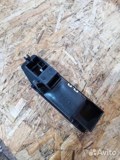 Ручка двери передняя правая audi 100 c4