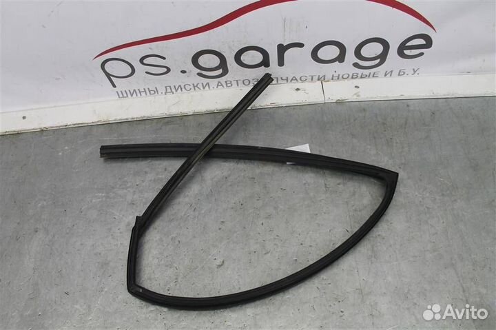 Уплотнитель стекла двери задней правой Nissan Sen