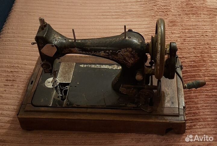 Машинка швейная старинная механическая