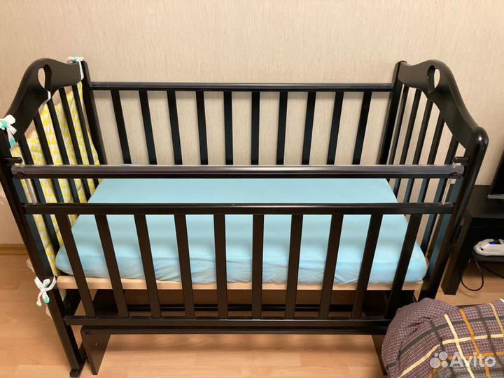 Кроватка маятник детская, с матрасом