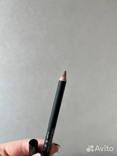 Новый карандаш для бровей Givenchy 01 light