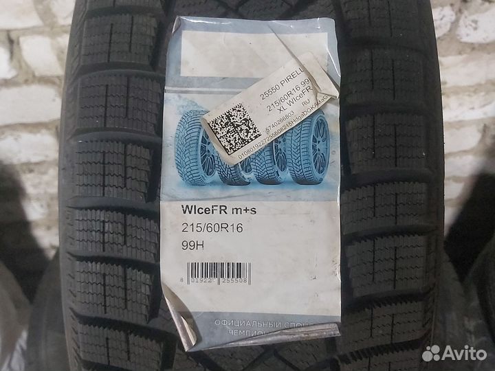 Pirelli Ice Zero 215/60 R16 99H