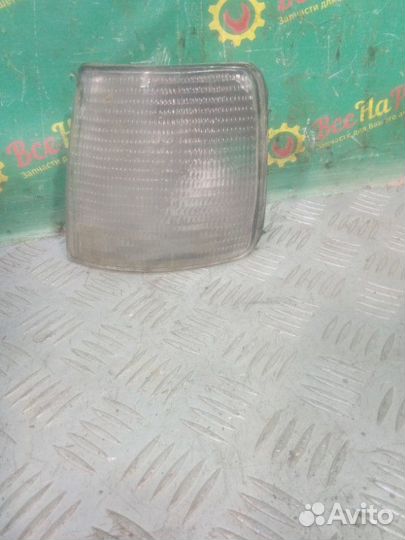 Поворотник левый Volkswagen Passat B3