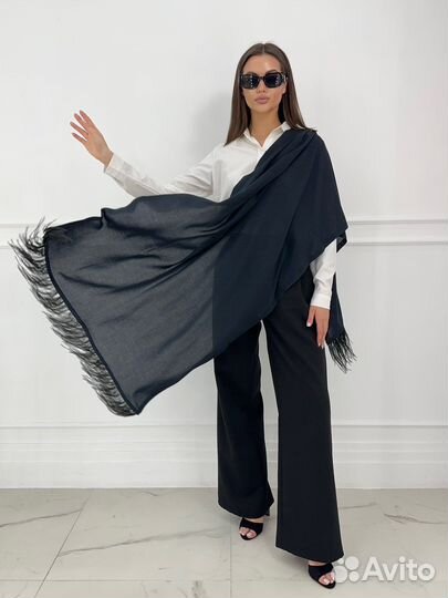 Палантин платок шаль с перьями черный