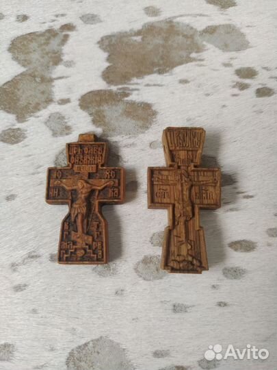 Крест нательный деревянный резной