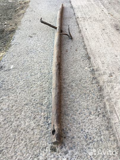 Ось от телеги. Кованная