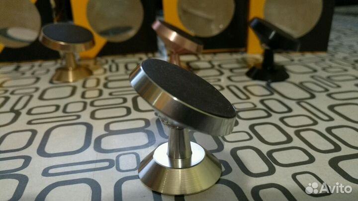 Магнитный держатель для телефона