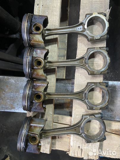 Поршни с шатунами 1.6 1ZR-FE Toyota Corolla 150