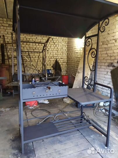 Мангал с крышей и казаном