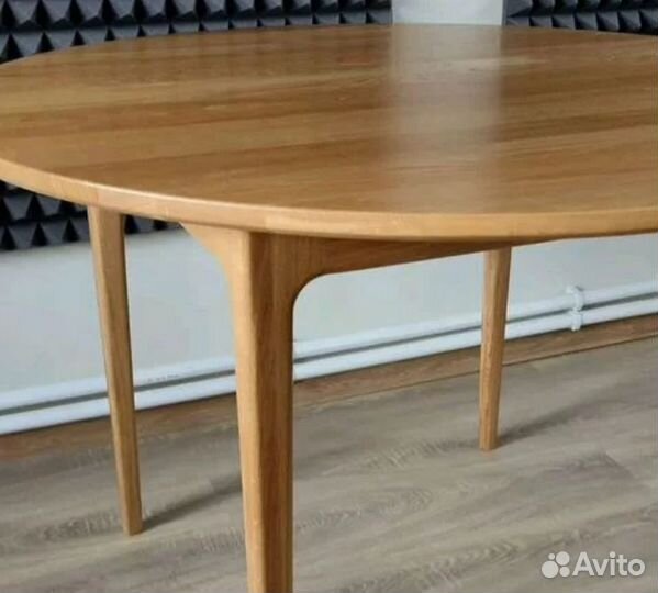 Большой обеденный стол из массива дуба