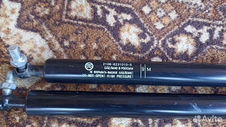 Амортизаторы крышки багажника