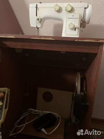 Швейная машина Чайка 142