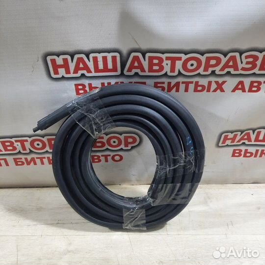 Уплотнитель кузова задний левый LADA Largus 2014