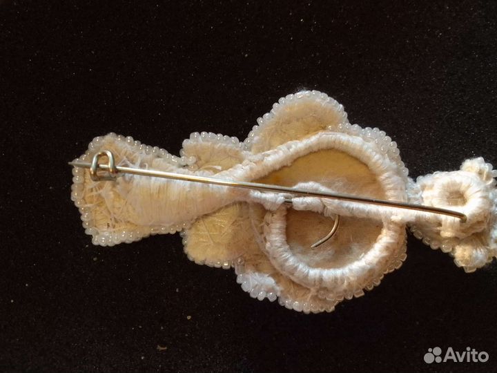 Ручная работа с бисером и камнями