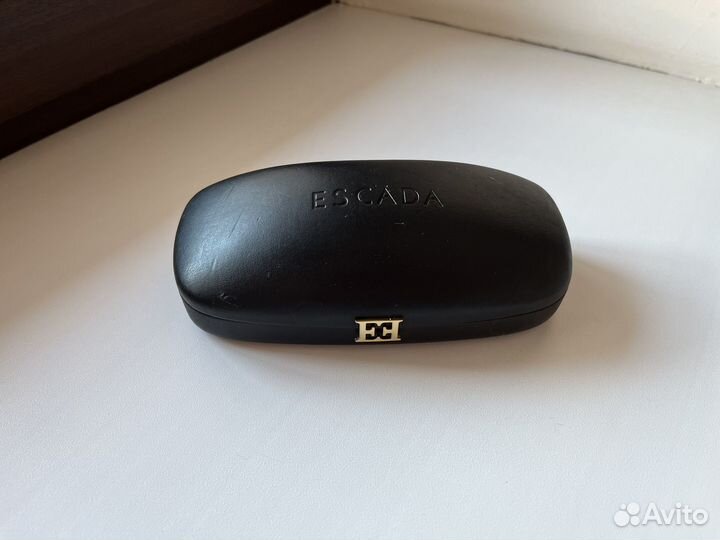 Солнцезащитные очки Escada