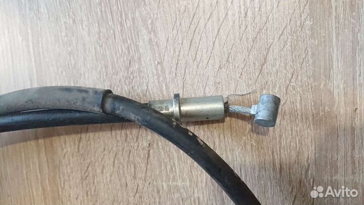 Тросик ручного тормоза правый Опель мокка