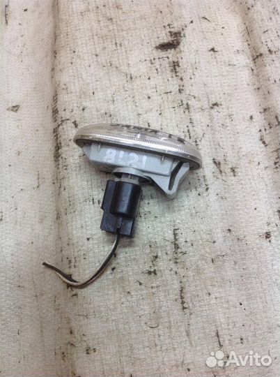 Повторитель на крыло левый белый Hyundai Santa Fe