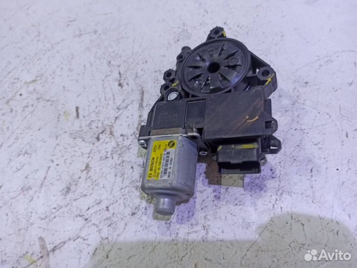 Моторчик переднего правого стеклоподъемника