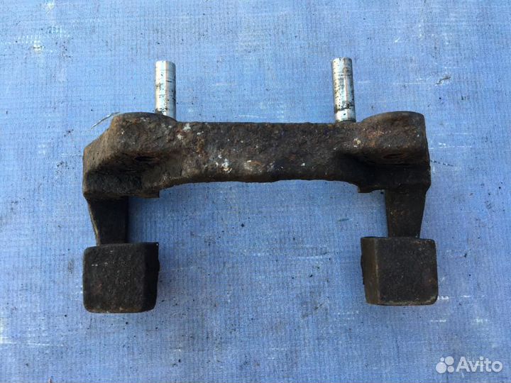 Скоба суппорта переднего BMW 5-серия E39