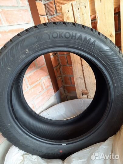 Yokohama IceGuard Stud IG65 215 R17