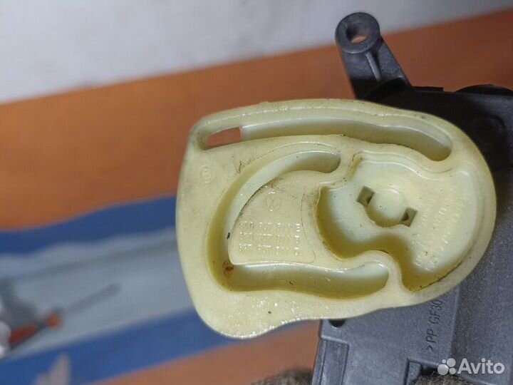 Моторчик заслонки печки Volkswagen Polo седан 1.6