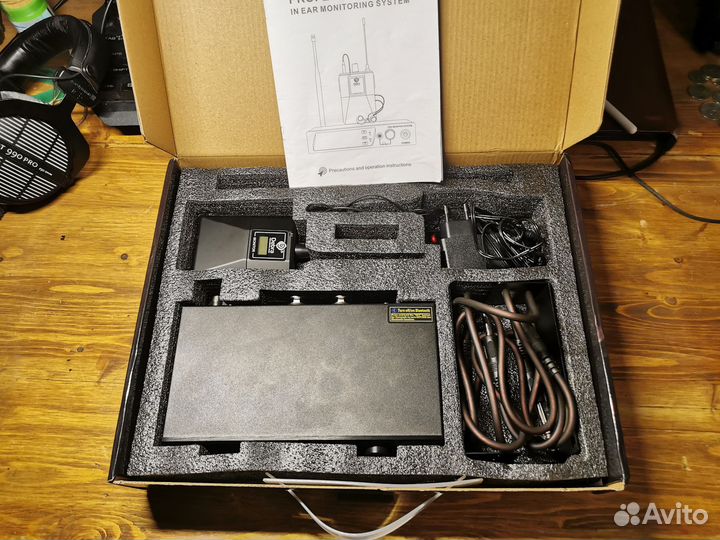 Ушные мониторы Debra ER-102