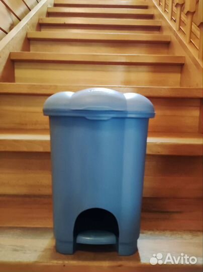 Мусорное ведро с педалью