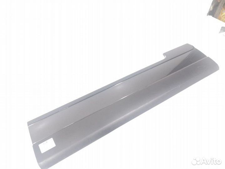 Молдинг двери передней правой Land Rover 4