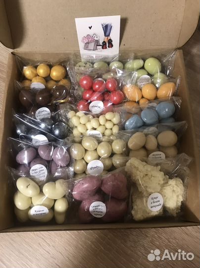 Набор орехов в йогурте и молочном шоколаде