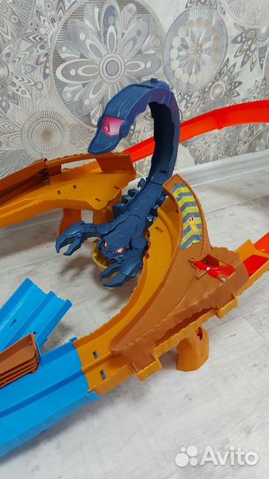 Игрушечный трек Hot Wheels Гонка со скорпионом
