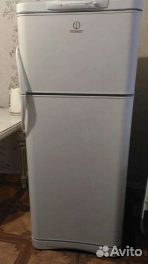 Холодильник indesit