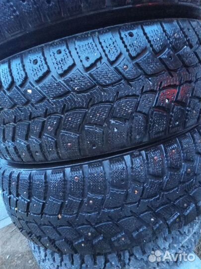 Kumho I'Zen Wis KW19 215/60 R16 95T