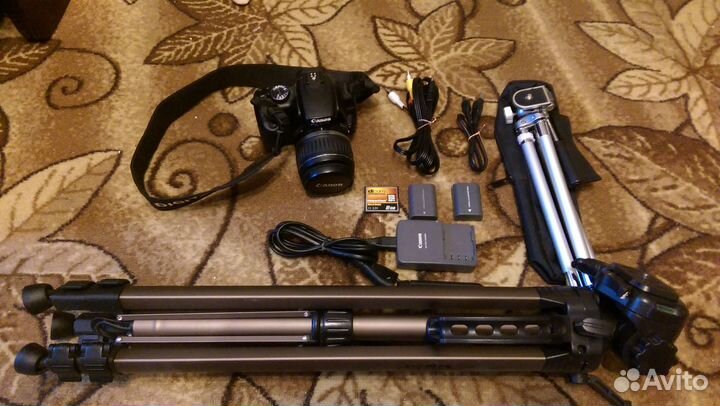 Зеркальный фотоаппарат Canon 400d