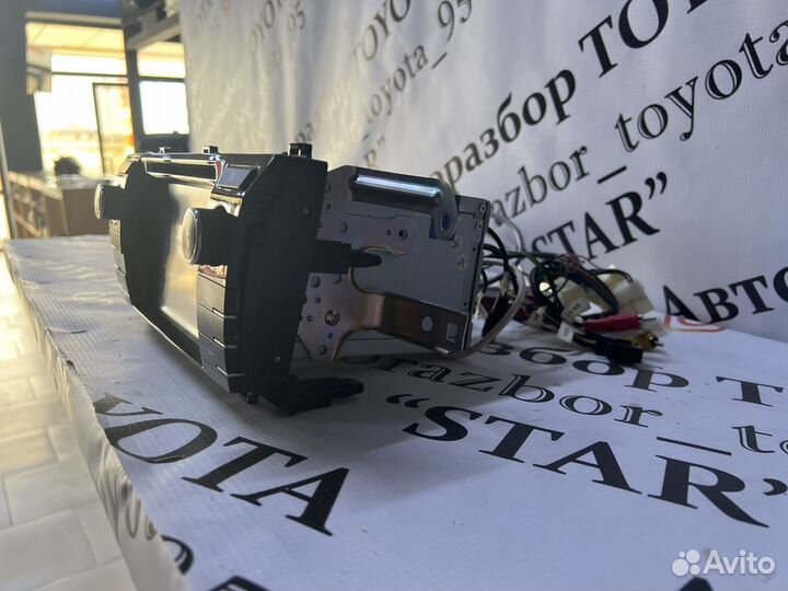 Магнитола Toyota corolla E180 штатная оригинал