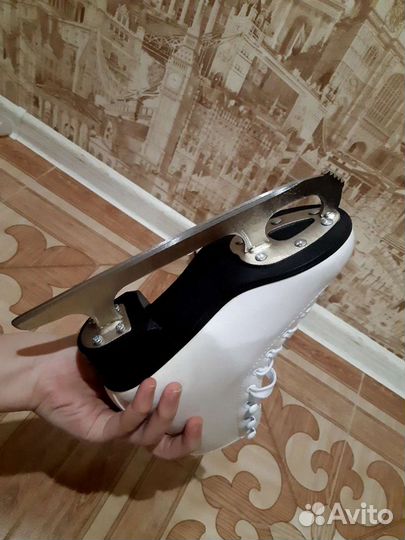 Коньки женские