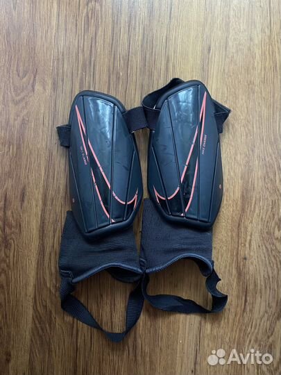 Щитки футбольные nike