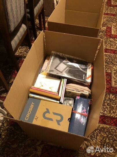Коробки картонные с б/у вещами