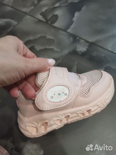 Кроссовки для девочки