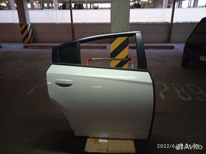 Дверь задняя правая dodge Charger LD