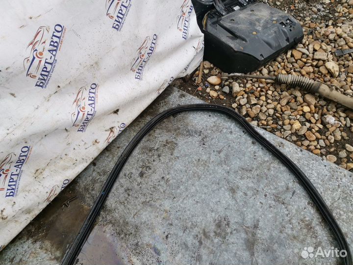 Уплотнительная резинка багажника Renault Scenic II