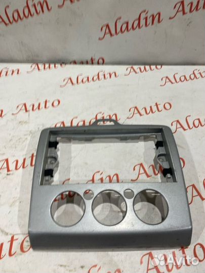 Рамка магнитолы Ford Focus 2
